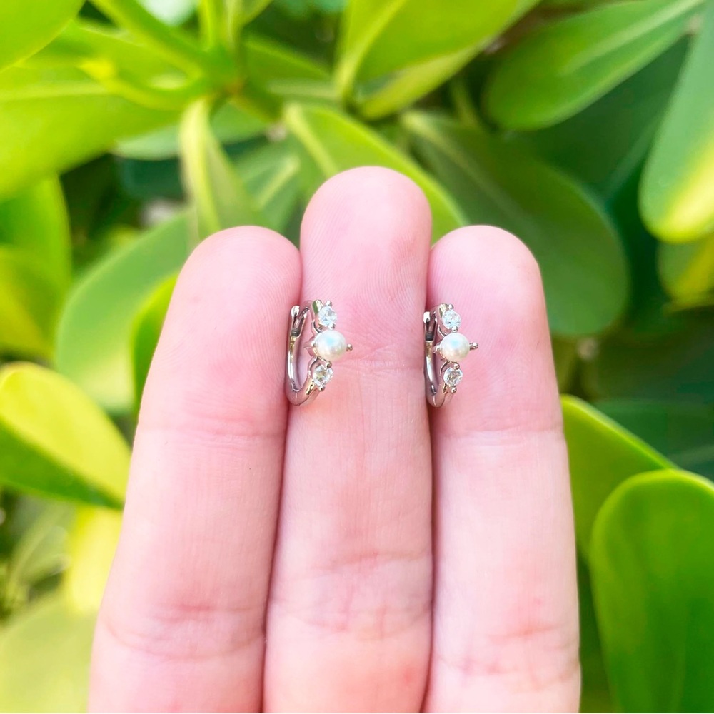 Elegant Silver and Pearl Earrings